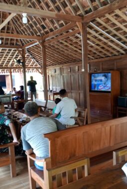 Kodim 0730/Gunungkidul Gelar Nobar Piala Dunia 2026 Di Dua Lokasi, Rekatkan Kebersamaan Dan Gerakan UMKM.