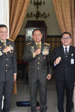 Pangdam IV/Diponegoro Dampingi Panglima TNI pada Prasetya Perwira Diktukpa TNI Integratif dan Kunjungan ke Museum Bersejarah