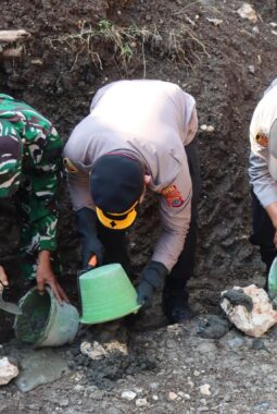 Kapolres Gunungkidul Hadiri Pencanangan Gotro Purwosari.