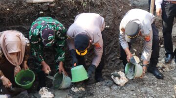 Kapolres Gunungkidul Hadiri Pencanangan Gotro Purwosari.