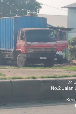 Diduga Jadi Lokasi Transaksi Solar Subsidi Ilegal, Aktivitas Bongkar Muat Truk Tronton di Kaliwungu Disorot