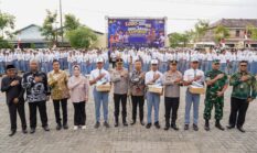 Kapolda Jateng Bagikan 1.000 Pasang Sepatu Gratis dan Deklarasi Kamtibmas Bersama Generasi Muda Sukoharjo