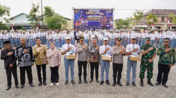 Kapolda Jateng Bagikan 1.000 Pasang Sepatu Gratis dan Deklarasi Kamtibmas Bersama Generasi Muda Sukoharjo
