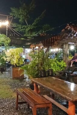 Yuk Ke “NgoPiBar”, Diskusi Santai Dan Pertemuan Bisnis Dengan Iringan Live Music di Jalan Tembus Kendal