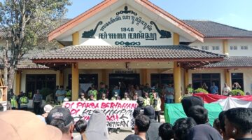 Demo Warga Banyon: Lurah Berjanji Akan Menghentikan Dukuh Dalam waktu 7 Hari