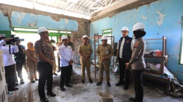 Polres Semarang Bedah Tiga Rumah Warga, Bupati Semarang Apresiasi Kepedulian Polri kepada Masyarakat
