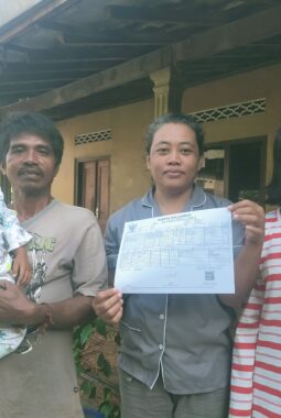 Dua Hari Setelah Viral, KK Endang Akhirnya Terbit; Bupati Turun Tangan, Camat Sidak Desa Temboro