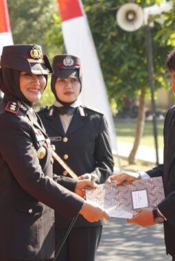 HUT Bhayangkara ke-80, Kapolres Sragen Ganjar 69 Personel Berprestasi, Pengungkap Kasus Besar hingga Tokoh Masyarakat Raih Penghargaan