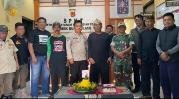 Kejutan Manis di Hari Bhayangkara ke-80: Sinergi Tanpa Batas, Forkopimcam Bungbulang ‘Serbu’ Mapolsek Bawa Tumpeng!