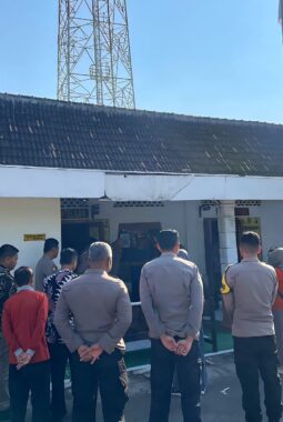 Pererat Sinergitas, Forkopimcam Selogiri Anjangsana ke Polsek Selogiri Beri Ucapan HUT Bhayangkara ke-80