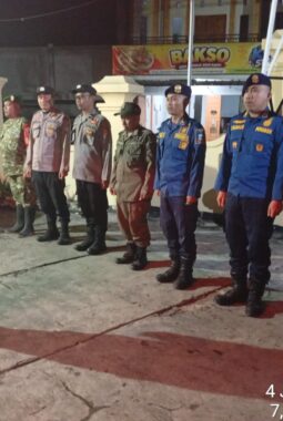 Antisipasi Gangguan Kamtibmas, Kapolsek Bungbulang Pimpin Apel Gabungan Malam Minggu