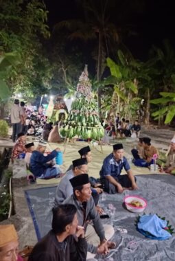 Peringatan Bulan Suro ( Syukuran ) , Warga Dusun Gunung Bawang – Desa Nusajati Gelar Tradisi Gunungan Sayur Mayur …. !!!