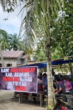 Warga Asahan pasang spanduk tolak aktivitas PMI