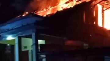 Detik-Detik Rumah Warga di Pakenjeng Hangus Terbakar Saat Pemilik Sedang Beristirahat Damkar Langsung Terjun
