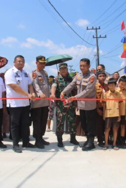 Resmikan Jembatan Merah Putih Presisi Tahap II, Polresta Pekanbaru Perkuat Akses Warga dan Wujudkan Polri Hadir untuk Masyarakat