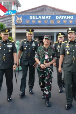 Pangdam IV/Diponegoro Dampingi Kasad Bekali Taruna Akmil, Siapkan Pemimpin TNI AD Menuju Indonesia Emas 2045