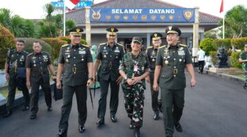 Pangdam IV/Diponegoro Dampingi Kasad Bekali Taruna Akmil, Siapkan Pemimpin TNI AD Menuju Indonesia Emas 2045