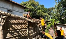 Lewat Aksi Kemanusiaan, Program Polisi Mondokan Bersatu Gotong Royong Bedah Rumah Tak Layak Huni