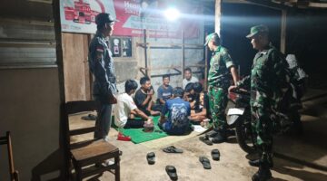 Tingkatkan Keamanan Malam Hari, Babinsa Koramil Tirtomoyo Patroli Bersama Linmas