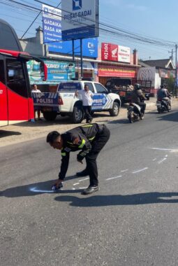 Pengendara Motor Terluka Usai Tabrak Bus di Baturetno, Satlantas Polres Wonogiri Lakukan Penanganan Cepat