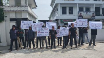 Edis Sigalingging Pimpin Aksi Front Justice di Kejari Simalungun, Soroti Lambannya Penanganan Laporan Dugaan Korupsi.