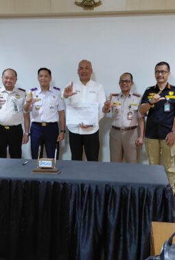 Sukindar Ketua YLKAI DPC Kota Semarang Hadiri Penandatanganan Standar Pelayanan Terminal Penumpang Pelindo Tanjung Emas