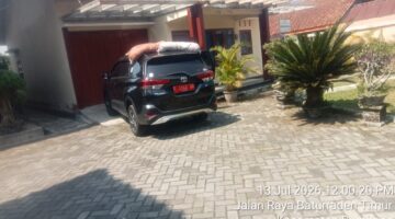 Mobil Dinas di Halaman Rumah Dinas Camat Sumbang Banyumas Dipakai Jemur Bantal dan Guling, Tuai Perhatian Warga