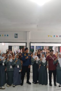 Bekali Siswa Baru Hadapi Keadaan Darurat, Damkar UPT Wilayah 2 Bungbulang Berikan Edukasi Kebakaran di MPLS ICT Boarding School