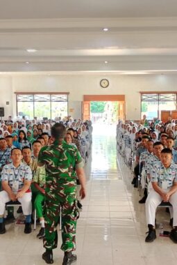 Danramil Kota Boyolali Tanamkan Jiwa Nasionalisme kepada Siswa Baru SMAN 1 Boyolali