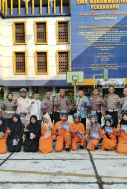 POLICE GO TO SCHOOL, DITLANTAS POLDA RIAU TANAMKAN BUDAYA TERTIB BERLALU LINTAS DAN GREEN POLICING KEPADA PELAJAR