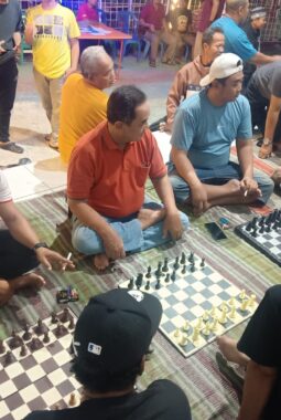Warga Bambankerep Meriahkan HUT Ke-81 RI dengan Lomba Catur Antar-RT