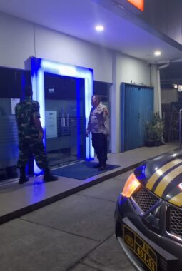 Patroli Malam TNI-Polri di Manyaran, Pastikan Objek Vital dan Koperasi Merah Putih Tetap Aman