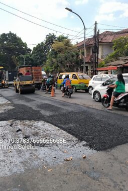 PT Praba Mas Hill Gercep Perbaiki Jalan Abdul Rahman Saleh, Kalipancur   