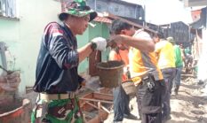Danramil 03 Serengan Terjun Langsung & Semangati Satgas TMMD, Ormas, Warga Dalam Pengecoran Begesteng Sasaran Saluran Air