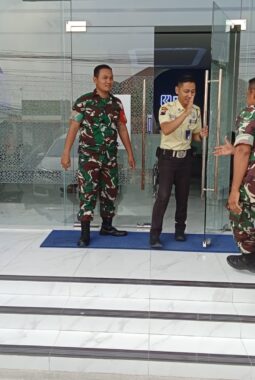 Patroli Koramil Ngrampal Pastikan Aktivitas Warga Berjalan Aman dan Kondusif