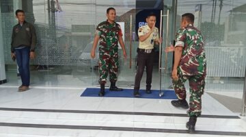 Patroli Koramil Ngrampal Pastikan Aktivitas Warga Berjalan Aman dan Kondusif