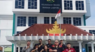 “Kenapa Oknum Jaksa di Lampung Terkesan Kebal Hukum? Tolong Saya, Bapak Presiden,” Seru Siti Khotijah, Istri M. Umar Bin Abu Tholib