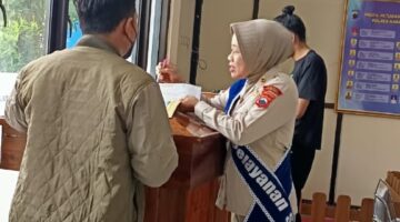 Polantas Menyapa Hadirkan Pendampingan Pengisian Formulir SIM, Satlantas Polres Karanganyar Permudah Pelayanan kepada Masyarakat