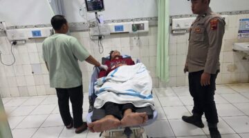 Satu Panggilan 110: Polres Jepara Evakuasi Korban Penipuan yang Pingsan di Masjid Agung