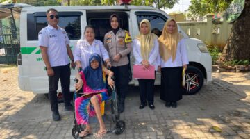 Sinergi Bhabinkamtibmas dan Perangkat Kelurahan Kauman Jepara Evakuasi Lansia Sebatang Kara ke Panti Jompo