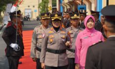 Kapolres Sragen Lepas Wisudawan Purna Bhakti Bhayangkara dengan Tradisi Pedang Pora