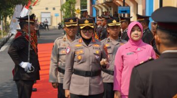 Kapolres Sragen Lepas Wisudawan Purna Bhakti Bhayangkara dengan Tradisi Pedang Pora