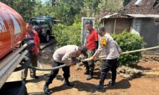 Sinergi Polsek Tepus dan Forkopimkap Bantu Warga Terdampak Kekeringan Melalui Penyaluran Air Bersih