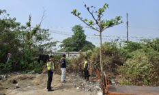 Cegah Karhutla Sejak Dini, Patroli Presisi Sat Samapta Polres Sragen Hentikan Pembakaran Rumput Kering di Kawasan Perkebunan KAI