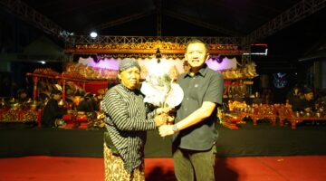 Semarak HUT Ke-61 Yonif 403/Wirasada Prastista: Danrem 072/Pamungkas Hadiri Pagelaran Wayang Kulit, Perkuat Kemanunggalan TNI dan Rakyat