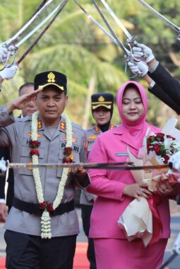 Pucuk pimpinan Polres Semarang berganti, Polres Semarang gelar Farewell Parade.