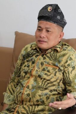 GELOMBANG KETIGA OTOKRATISASI DAN UJIAN KONSOLIDASI DEMOKRASI INDONESIA