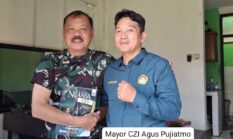 SUKINDAR KETUA LDII PC KECAMATAN NGALIYAN KOTA SEMARANG DISTRIBUSIKAN MAJALAH NUANSA KE APARAT TIGA PILAR