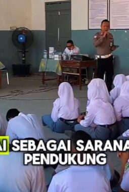 Tim Trainer Polres Sragen Masuki Sekolah, Bekali Siswa SMKN 1 Plupuh Jurus Cerdas Menggunakan AI