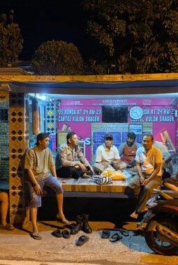 Kopi Cangkruk Polsek Sragen Kota: Polisi Sambangi Pos Kamling, Ajak Warga Perkuat Keamanan Lingkungan